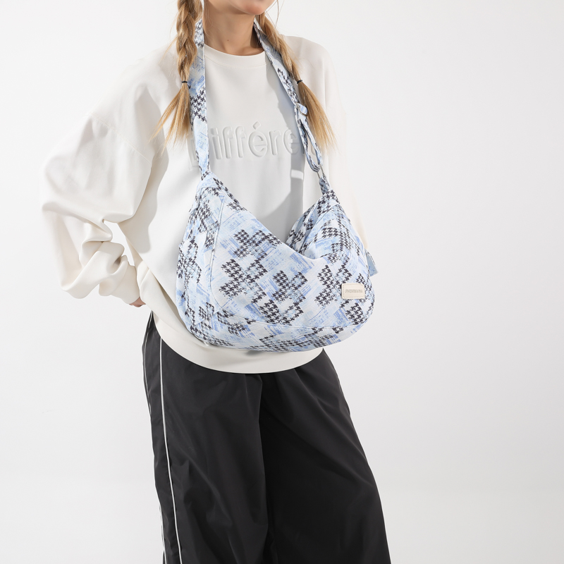 Women's Cloth Color Block Streetwear Sewing Thread Zipper Shoulder Bag display picture 9