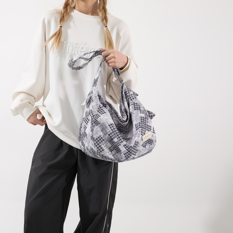 Women's Cloth Color Block Streetwear Sewing Thread Zipper Shoulder Bag display picture 16