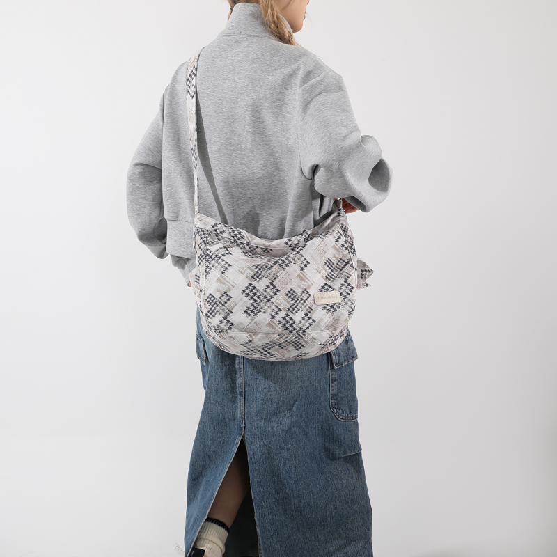 Women's Cloth Color Block Streetwear Sewing Thread Zipper Shoulder Bag display picture 14