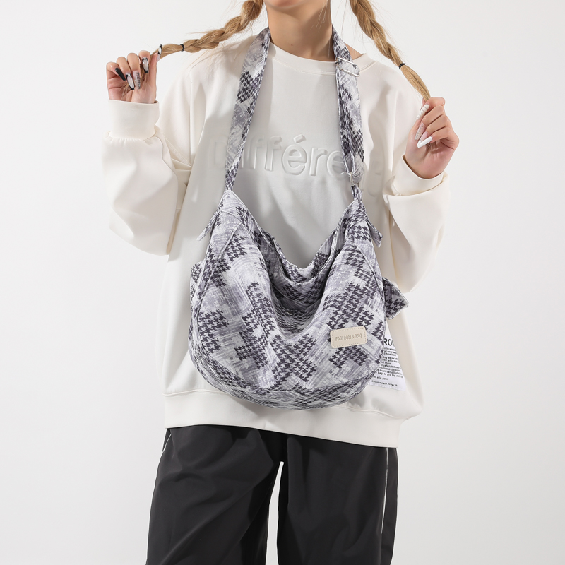 Women's Cloth Color Block Streetwear Sewing Thread Zipper Shoulder Bag display picture 8