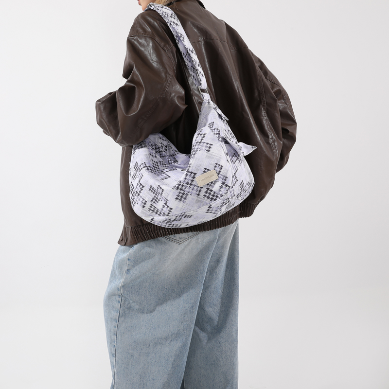 Women's Cloth Color Block Streetwear Sewing Thread Zipper Shoulder Bag display picture 10
