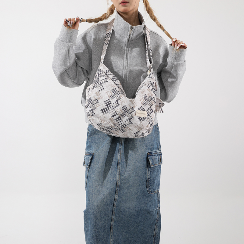 Women's Cloth Color Block Streetwear Sewing Thread Zipper Shoulder Bag display picture 19