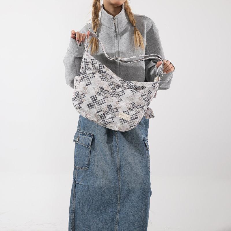 Women's Cloth Color Block Streetwear Sewing Thread Zipper Shoulder Bag display picture 13