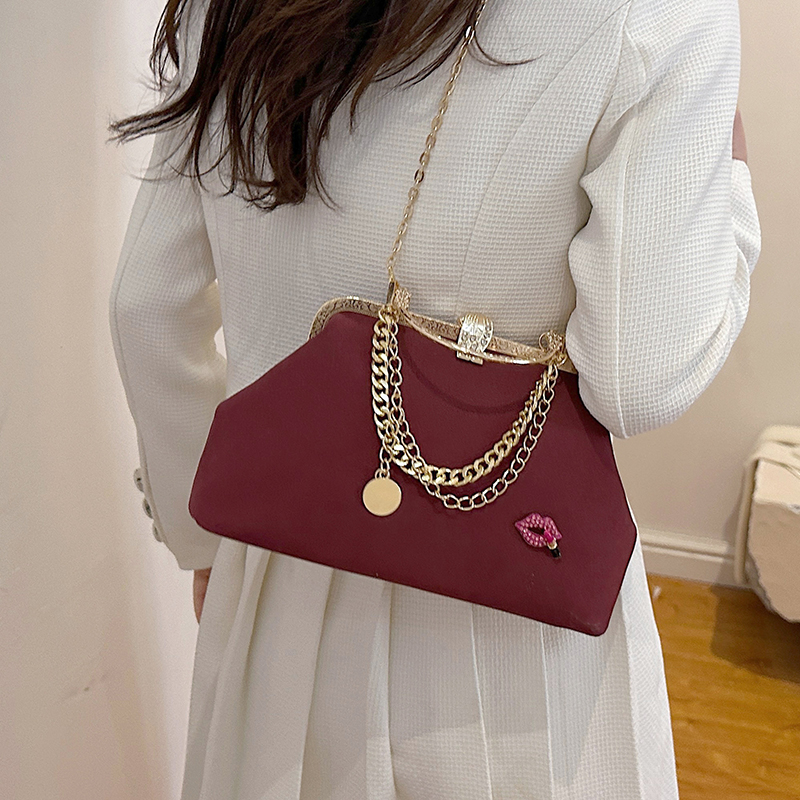 Women's Pu Leather Solid Color Classic Style Sewing Thread Chain Lock Clasp Evening Bag display picture 13