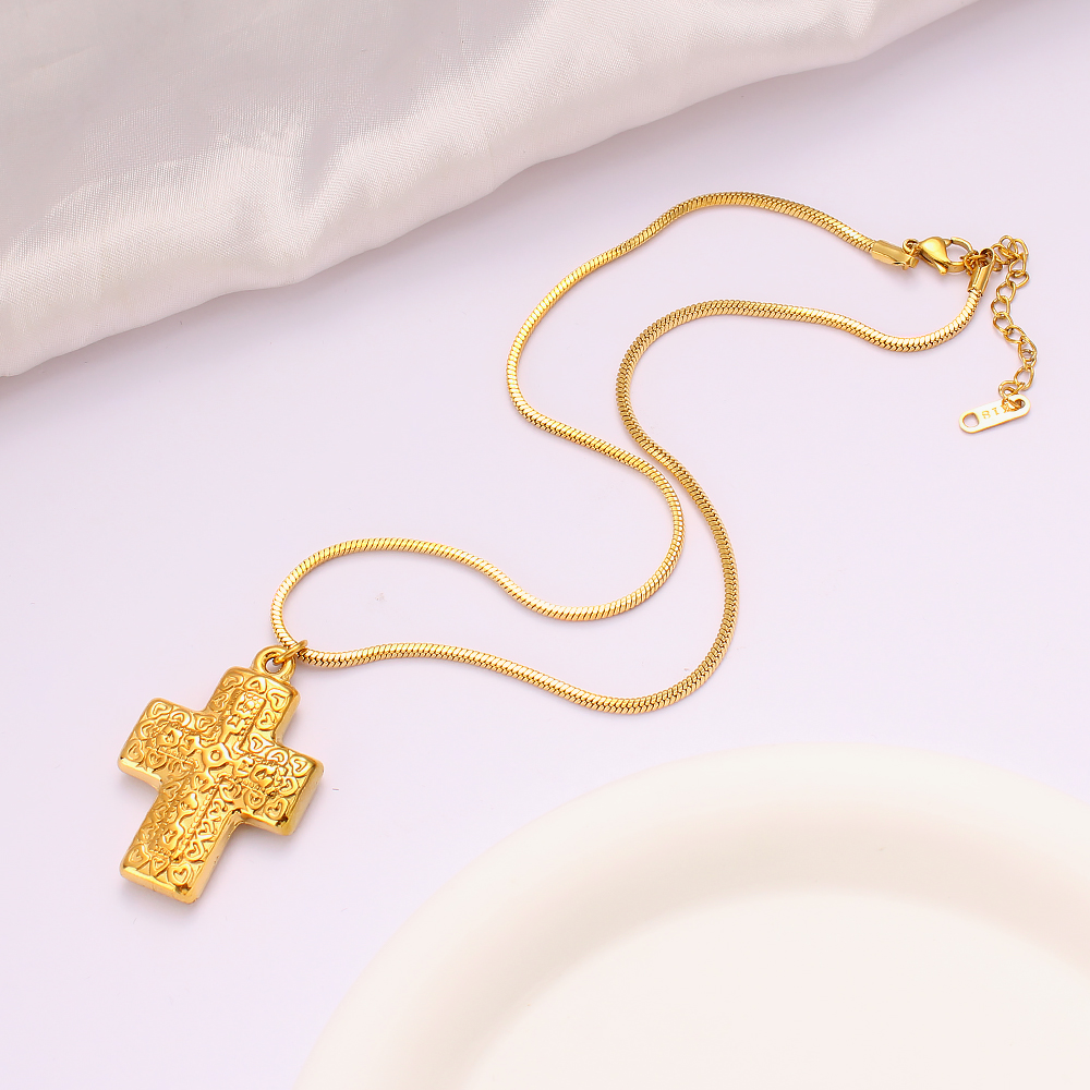 304 Stainless Steel 18K Gold Plated Vintage Style Cross None Pendant Necklace display picture 10