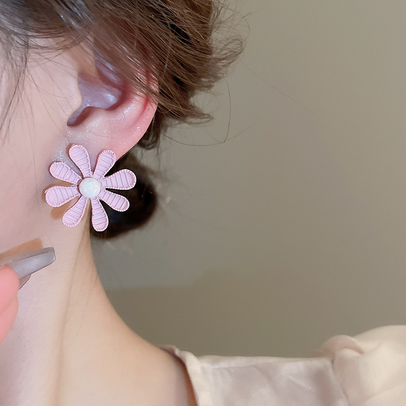 1 Pair Simple Style Flower Inlay Alloy Imitation Pearl Ear Studs display picture 10