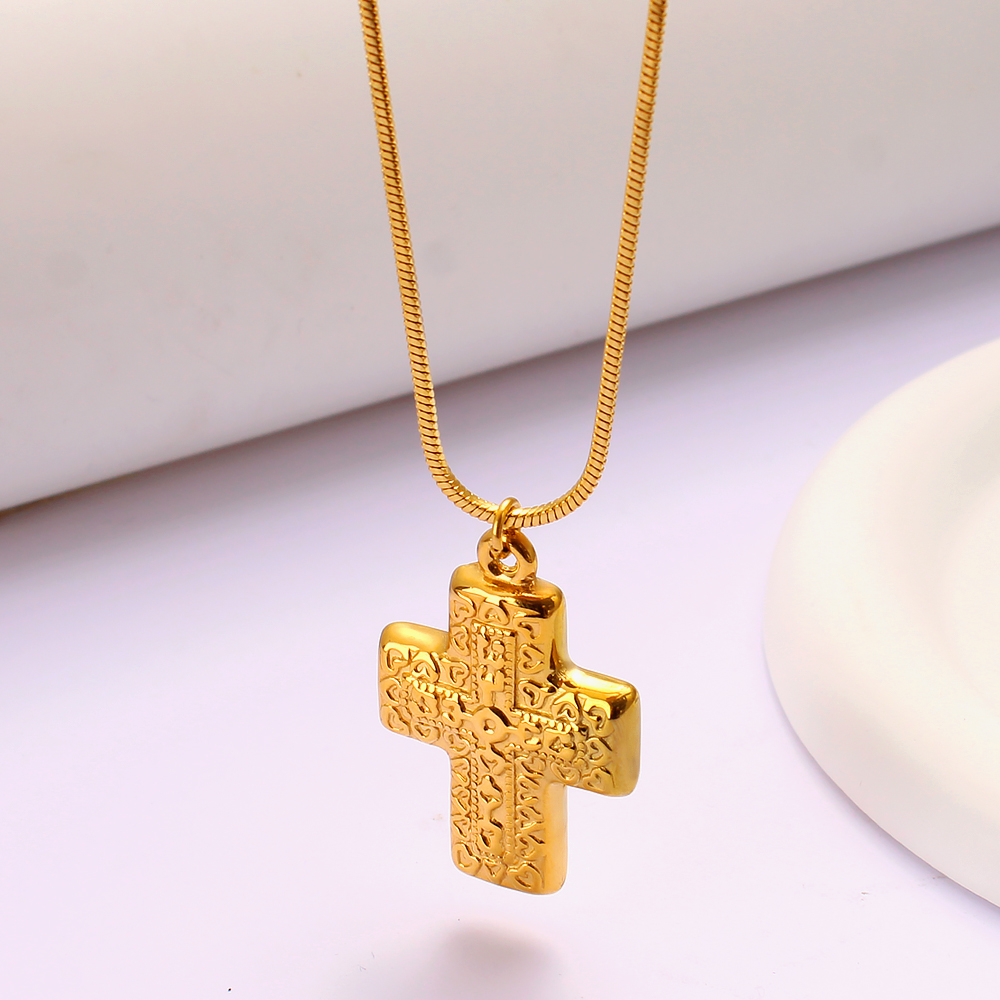 304 Stainless Steel 18K Gold Plated Vintage Style Cross None Pendant Necklace display picture 4