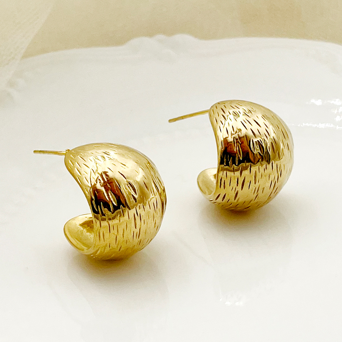 1 Pair Vacation Classic Style C Shape Moon Plating 304 Stainless Steel Gold Plated Ear Studs display picture 2