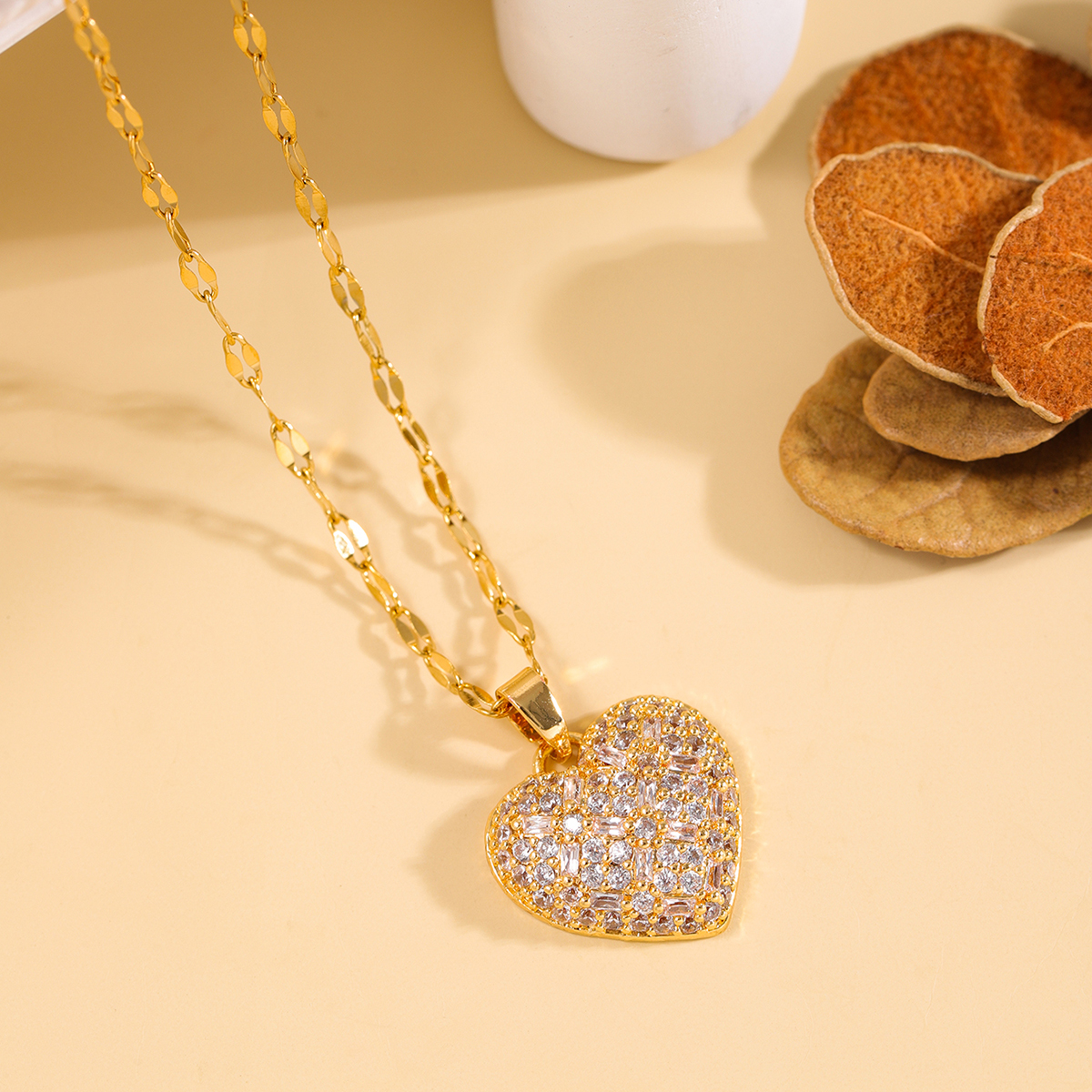 Wholesale Elegant Heart Shape 304 Stainless Steel Copper Inlay 18K Gold Plated Zircon Pendant Necklace display picture 6