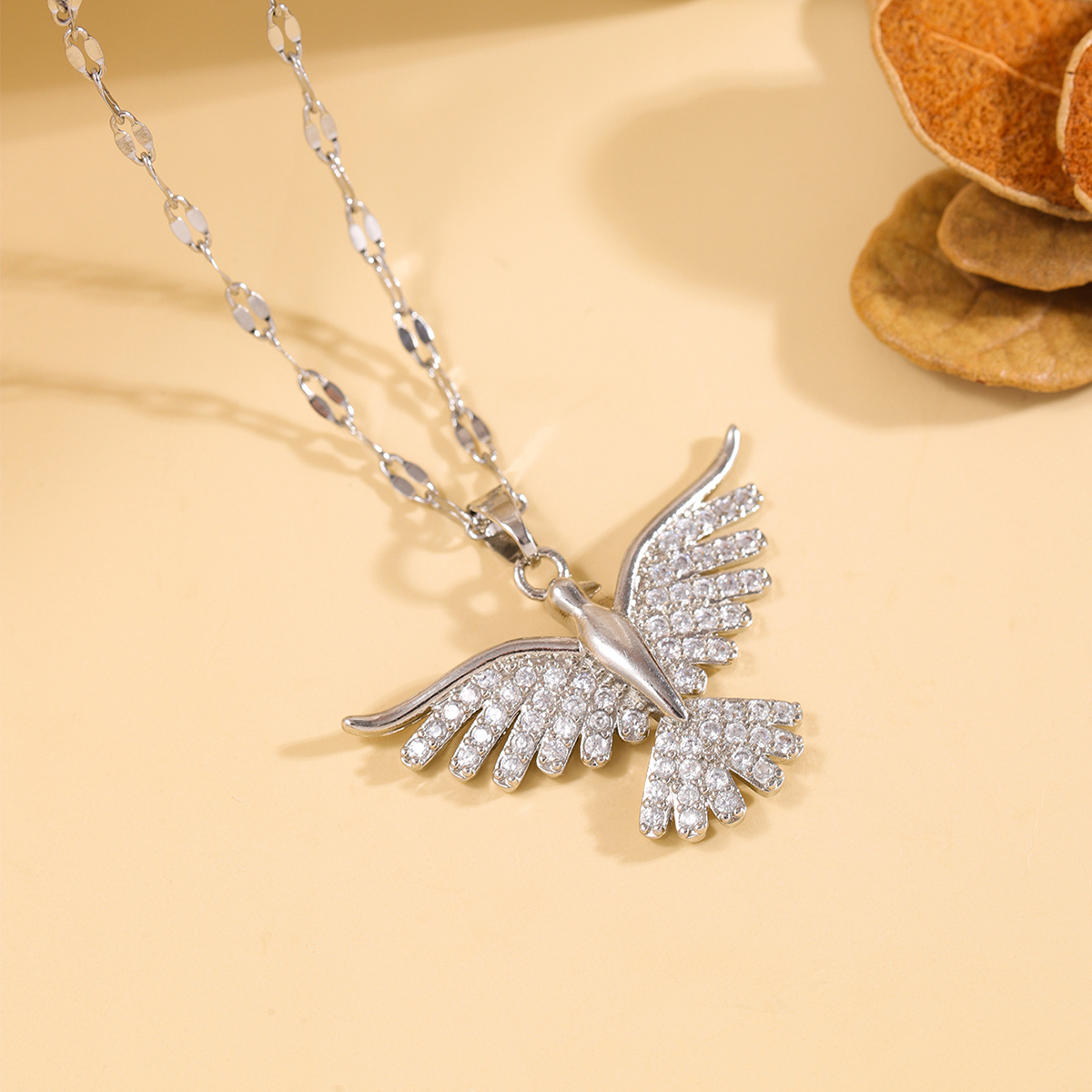 Wholesale Elegant Bird 304 Stainless Steel Copper Inlay 18K Gold Plated Zircon Pendant Necklace display picture 7