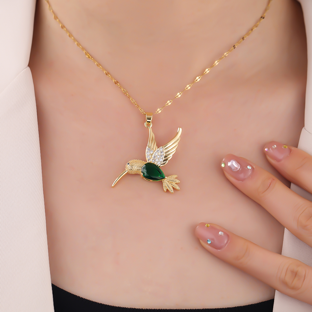 Wholesale Elegant Bird 304 Stainless Steel Copper Inlay 18K Gold Plated Zircon Pendant Necklace display picture 1