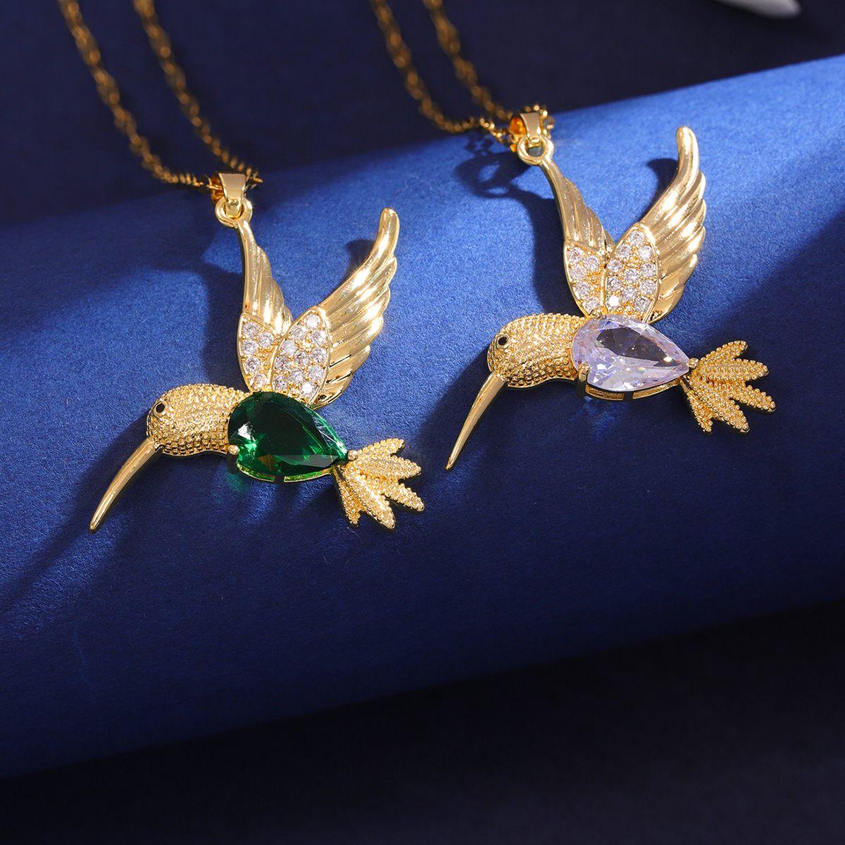 Wholesale Elegant Bird 304 Stainless Steel Copper Inlay 18K Gold Plated Zircon Pendant Necklace display picture 2
