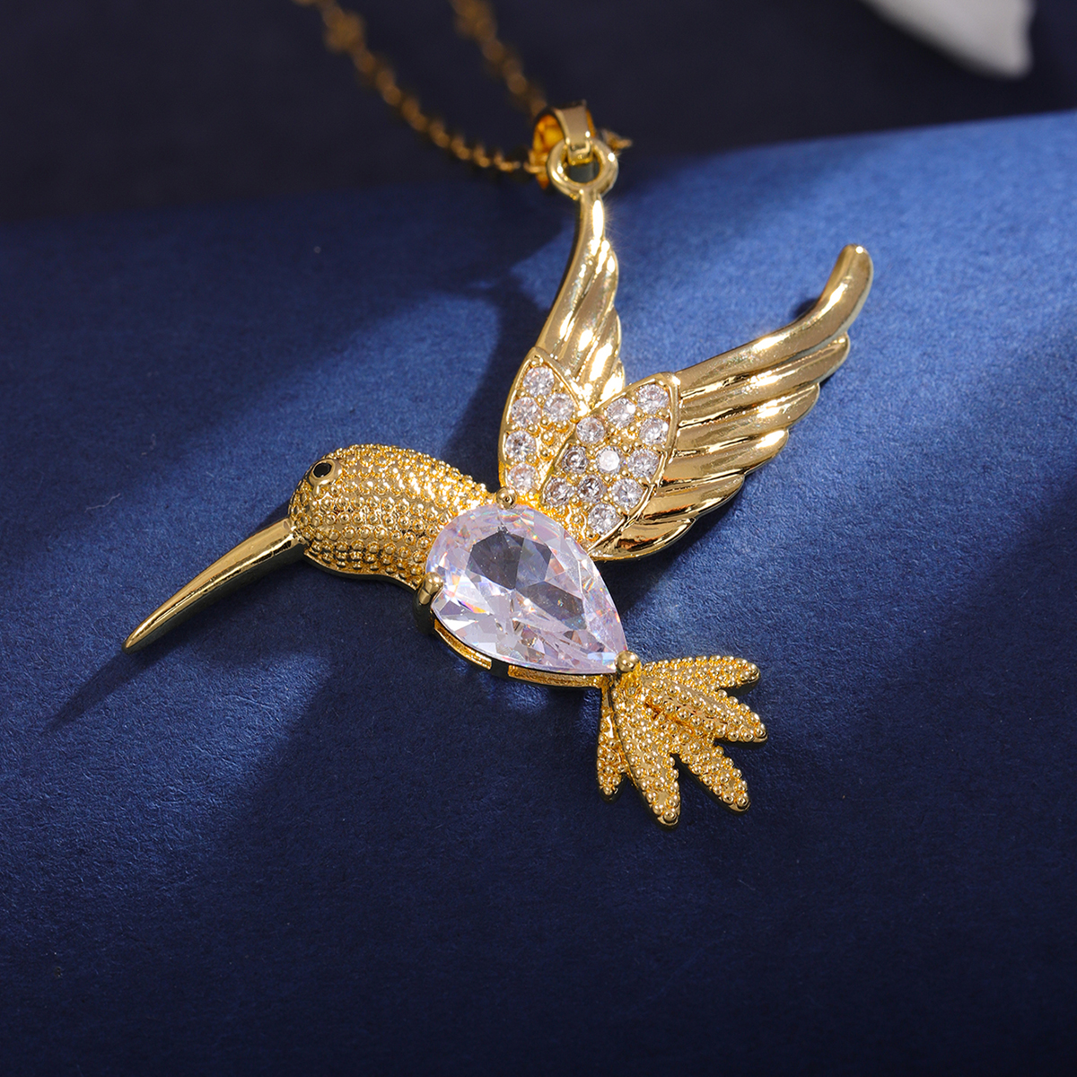 Venta Al Por Mayor Elegante Pájaro Acero Inoxidable 304 Cobre Embutido Chapados en oro de 18k Circón Collar Colgante display picture 4