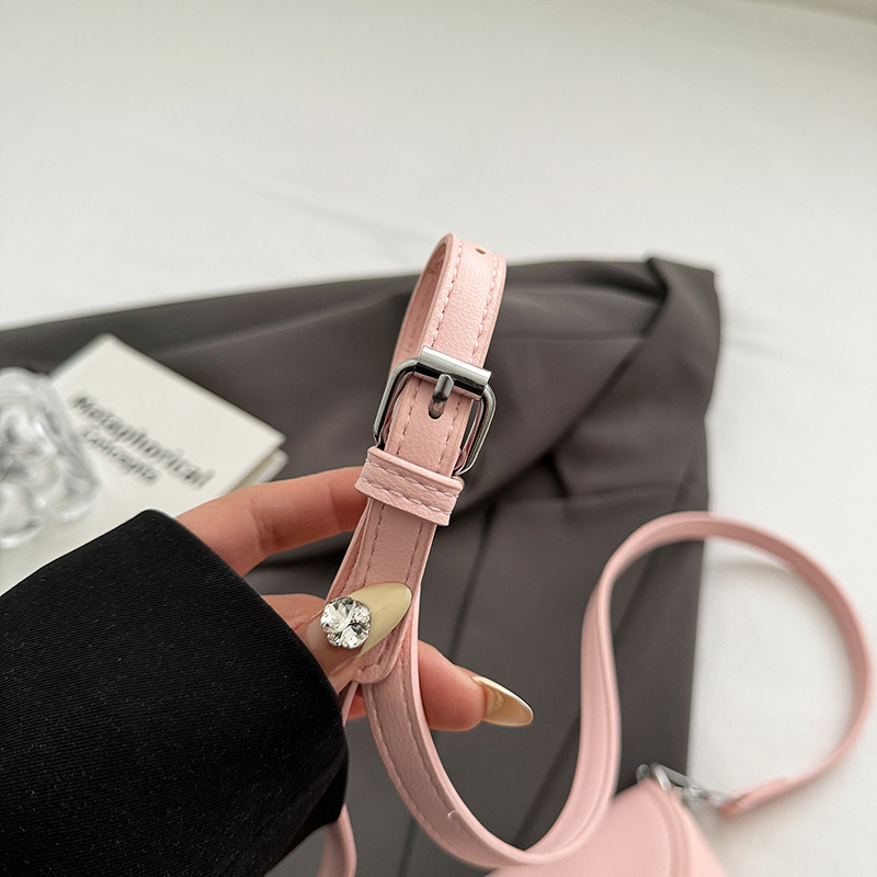 Women's Pu Leather Solid Color Classic Style Sewing Thread Magnetic Buckle Shoulder Bag display picture 2