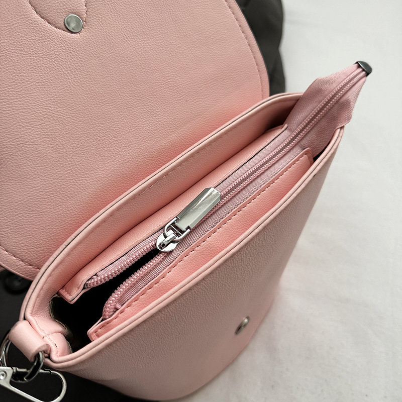 Women's Pu Leather Solid Color Classic Style Sewing Thread Magnetic Buckle Shoulder Bag display picture 9