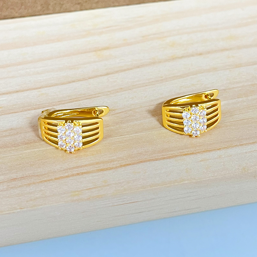 1 Pair Elegant Simple Style Solid Color Plating Inlay Copper Zircon 18K Gold Plated Ear Studs display picture 2
