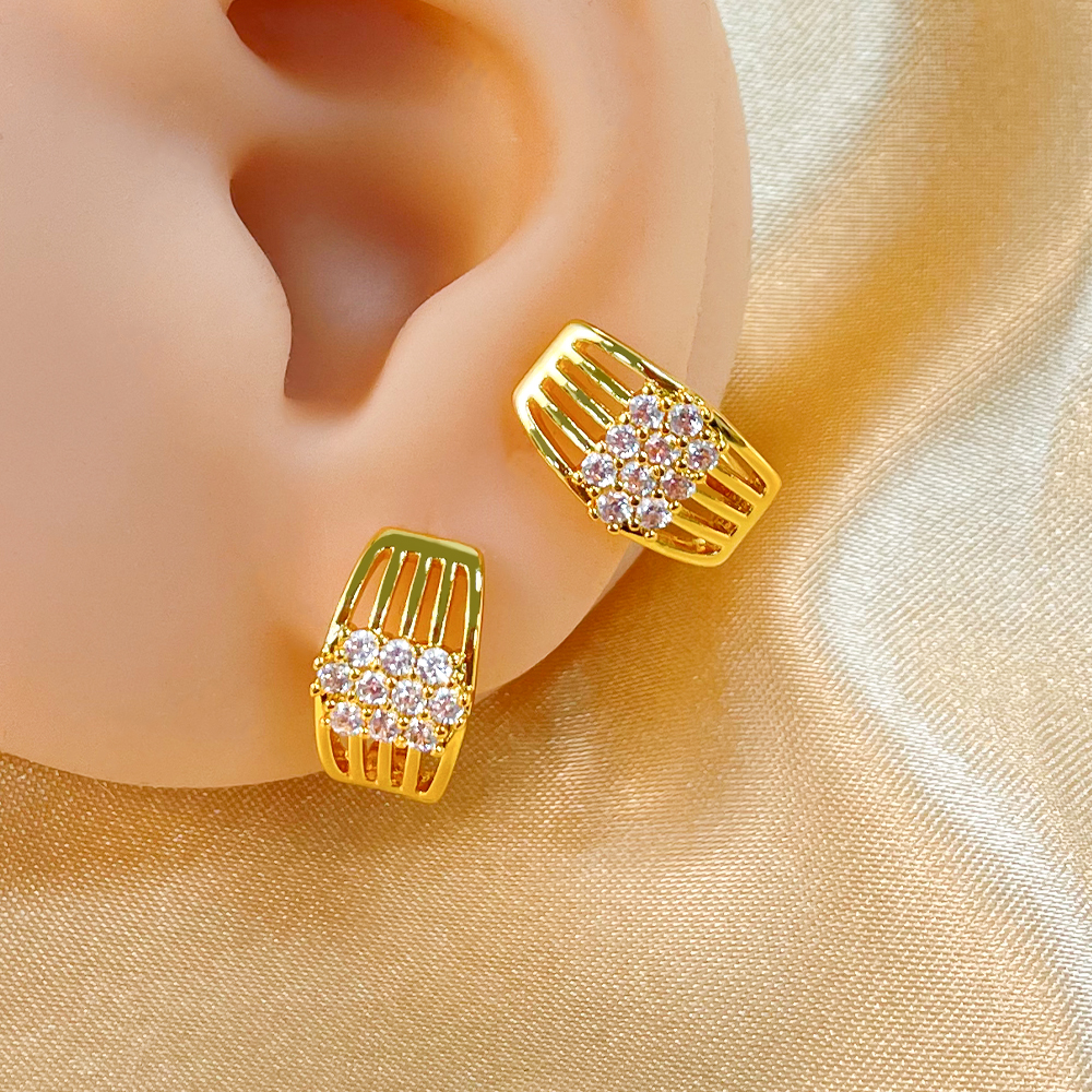 1 Pair Elegant Simple Style Solid Color Plating Inlay Copper Zircon 18K Gold Plated Ear Studs display picture 6