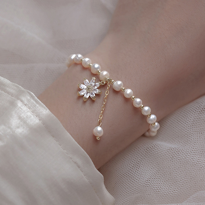 Wholesale Elegant Luxurious Flower Copper Plating Inlay 14K Gold Plated Freshwater Pearl Zircon Bracelets display picture 4