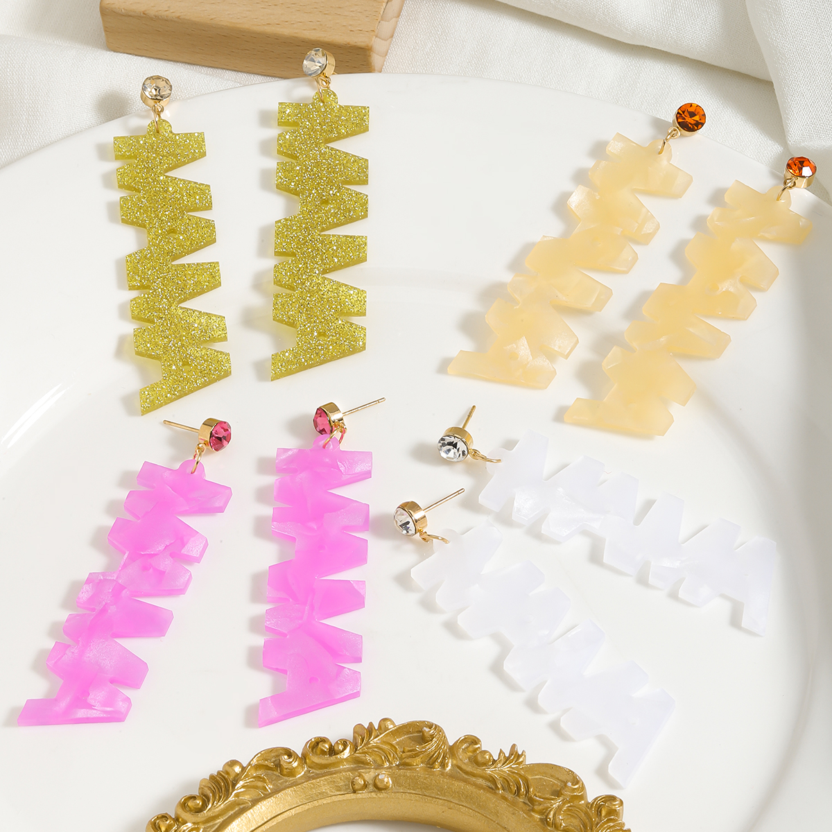 1 Pair Cute Letter Stoving Varnish Plastic Drop Earrings display picture 5