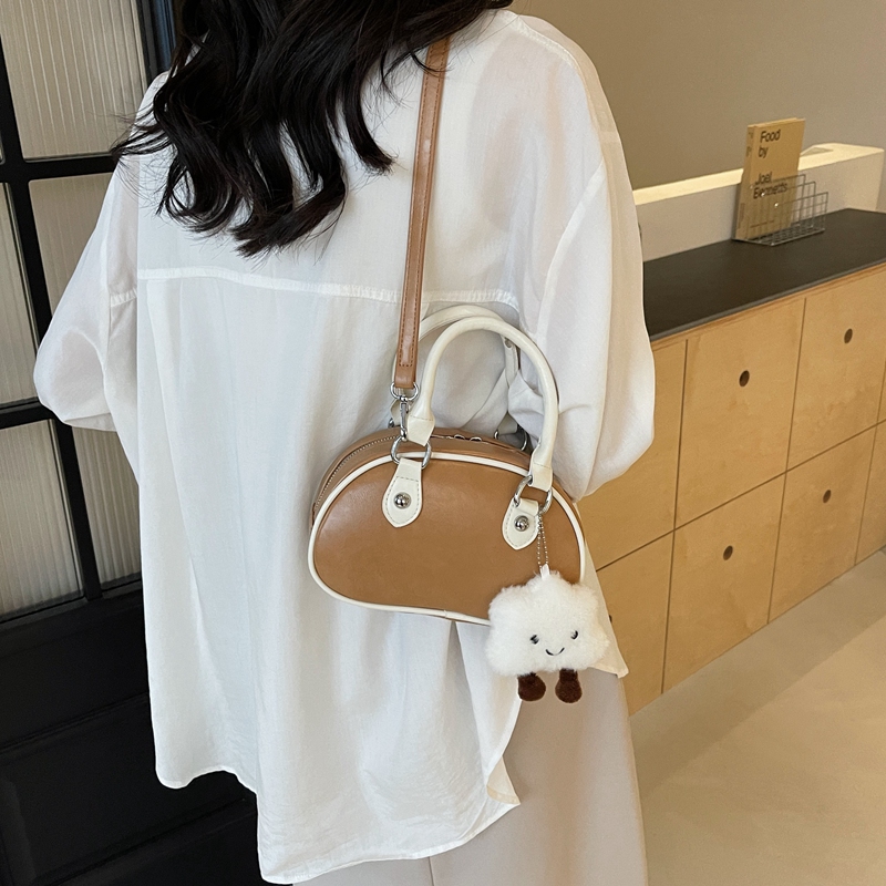 Women's Pu Leather Solid Color Classic Style Sewing Thread Zipper Handbag display picture 12