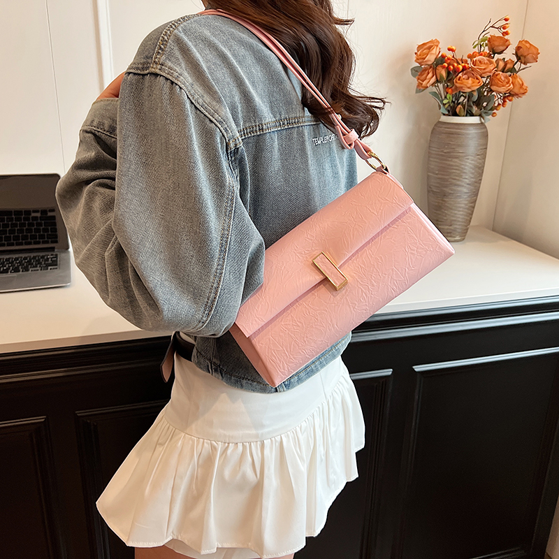 Women's Pu Leather Solid Color Classic Style Sewing Thread Lock Clasp Shoulder Bag display picture 15
