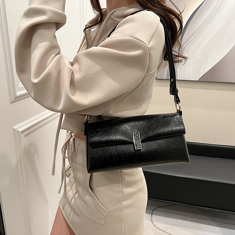 Women's Pu Leather Solid Color Classic Style Sewing Thread Lock Clasp Shoulder Bag display picture 16