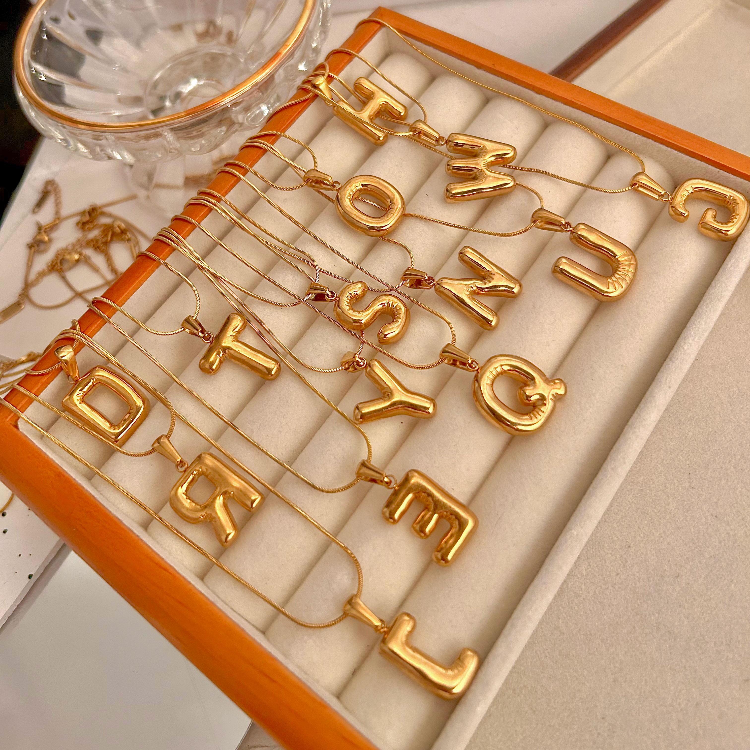 Acero Inoxidable 304 Chapados en oro de 18k Estilo Clásico Letra Collar display picture 3