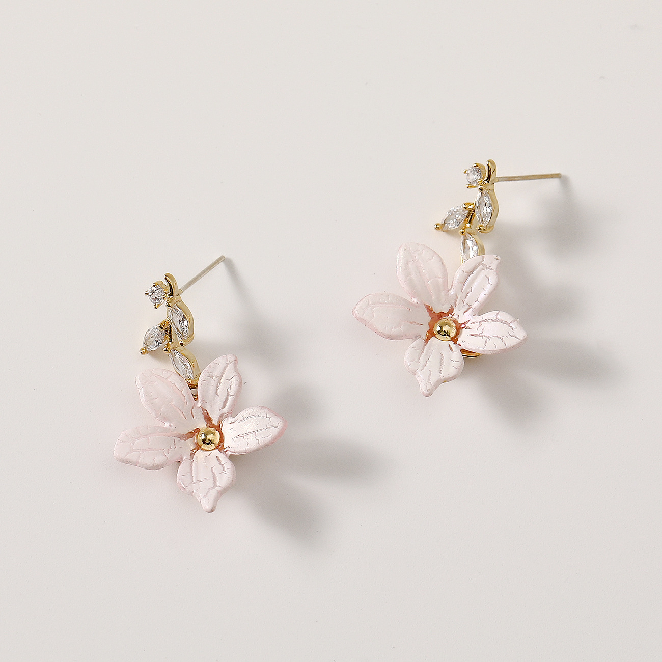 1 Pair Modern Style Sweet Flower Plating Inlay Alloy Rhinestones 14K Gold Plated Drop Earrings display picture 5