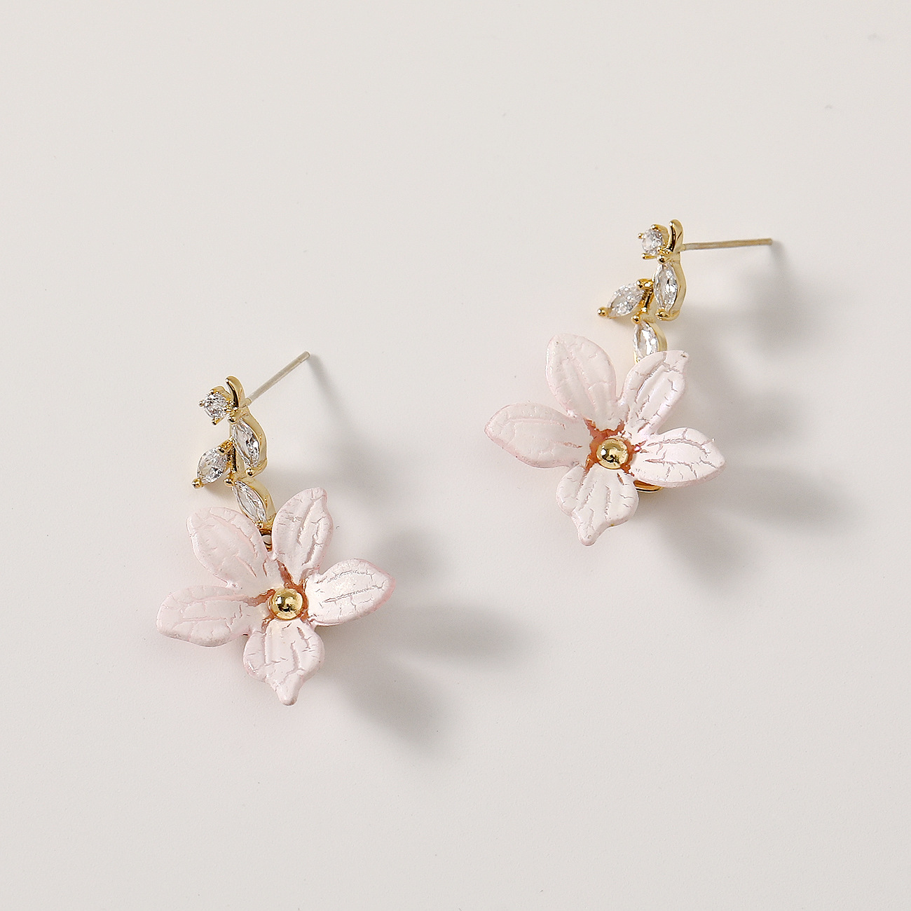 1 Pair Modern Style Sweet Flower Plating Inlay Alloy Rhinestones 14K Gold Plated Drop Earrings display picture 2