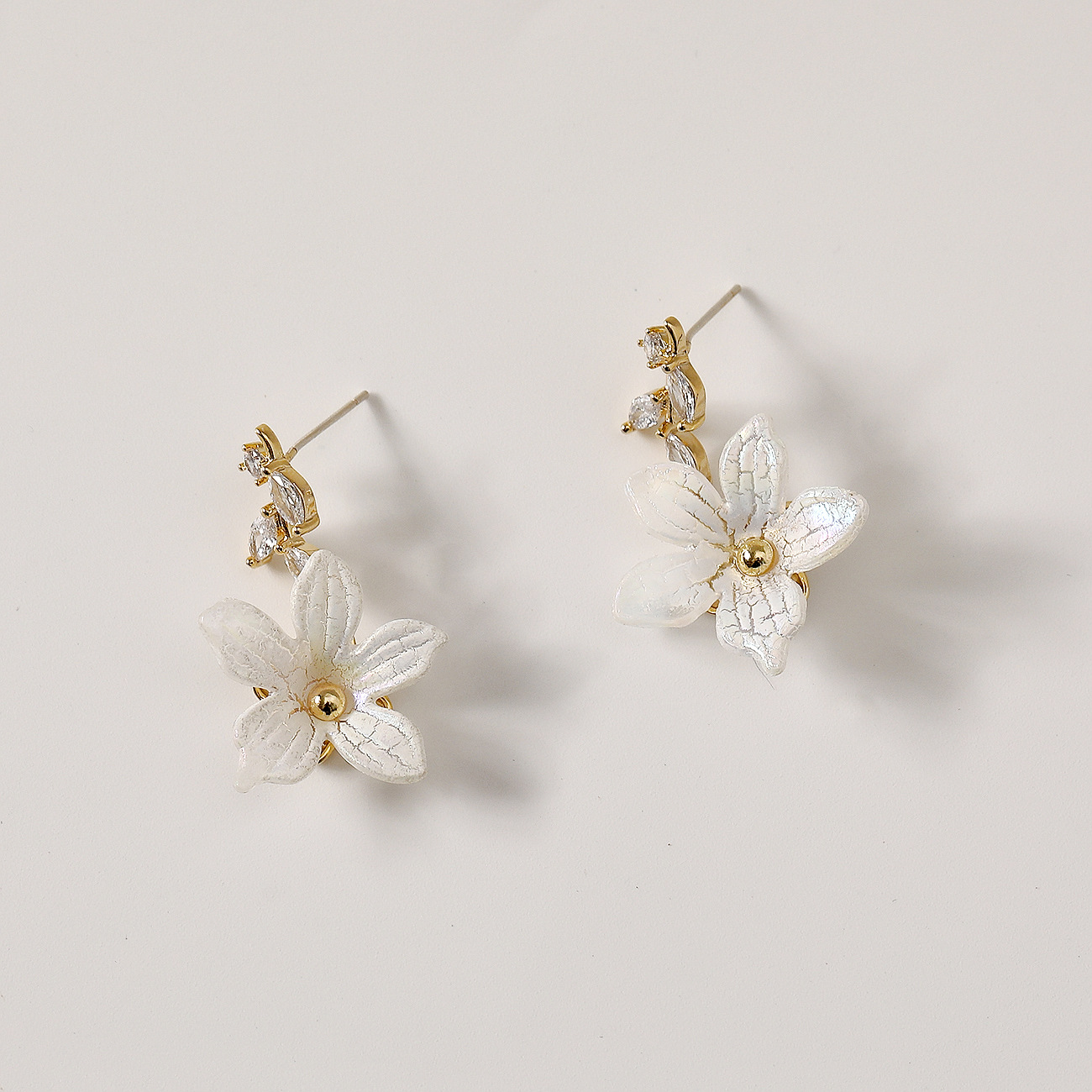 1 Pair Modern Style Sweet Flower Plating Inlay Alloy Rhinestones 14K Gold Plated Drop Earrings display picture 4