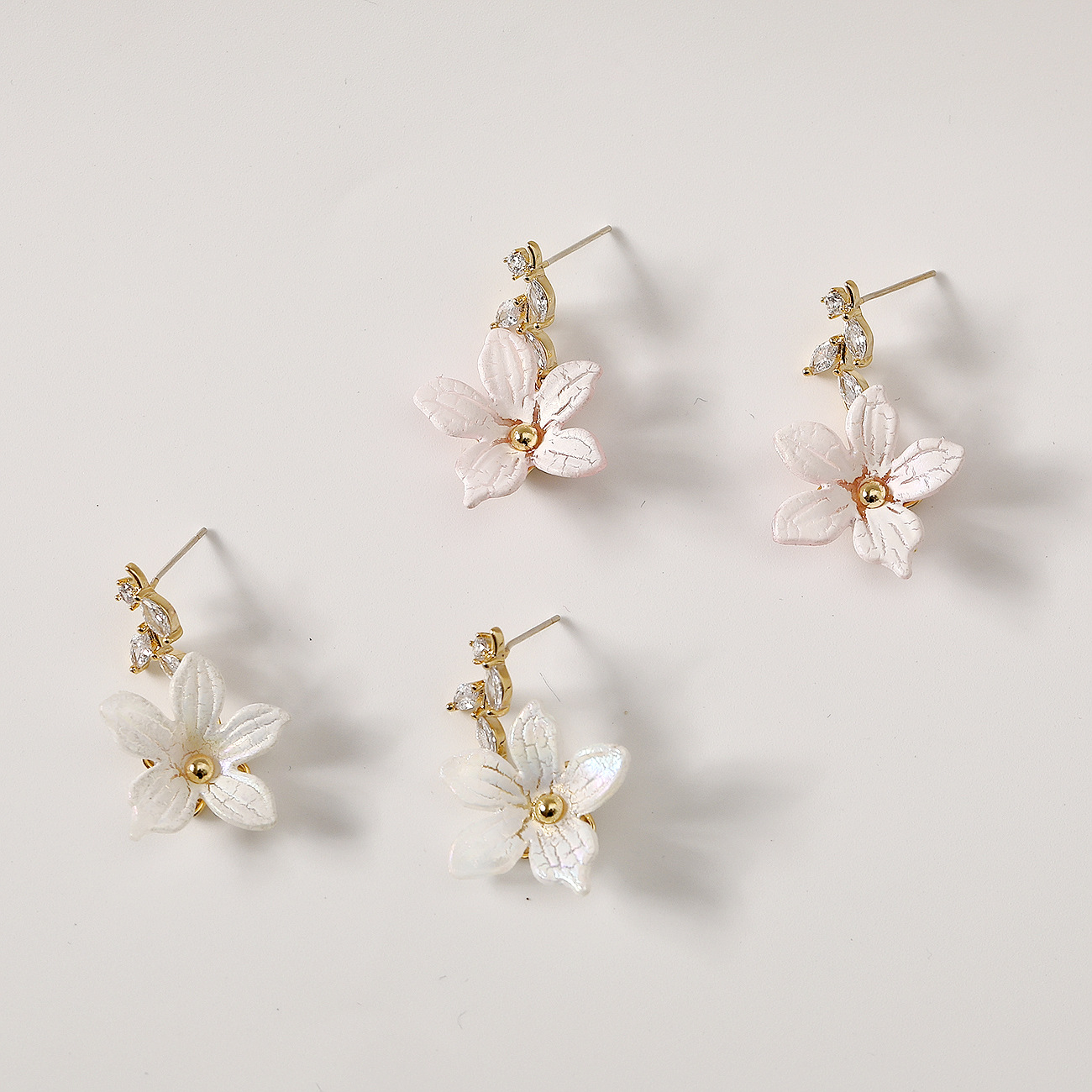 1 Pair Modern Style Sweet Flower Plating Inlay Alloy Rhinestones 14K Gold Plated Drop Earrings display picture 3