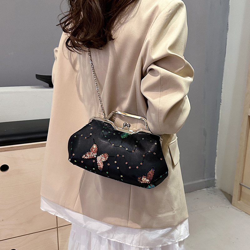 Women's Mesh Pu Solid Color Vintage Style Sewing Thread Clipped Button Handbag display picture 5