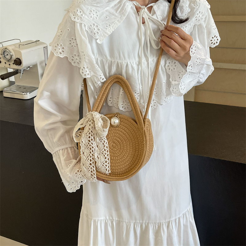 Women's Medium Braid Solid Color Beach Classic Style Weave Buckle Straw Bag display picture 6