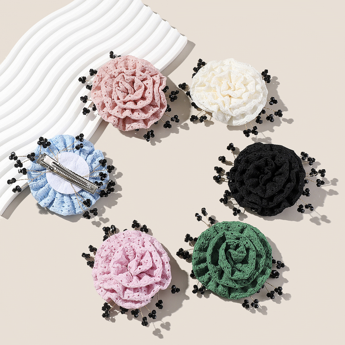Women's Sweet Solid Color Flower Cloth Flowers Hair Clip display picture 11
