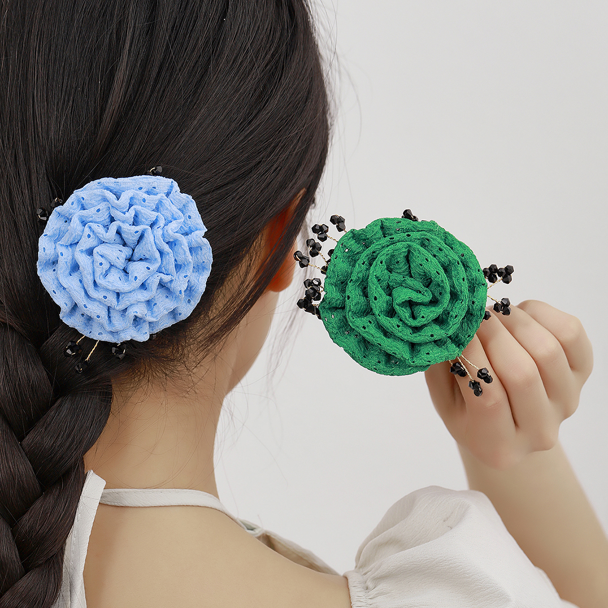 Women's Sweet Solid Color Flower Cloth Flowers Hair Clip display picture 3