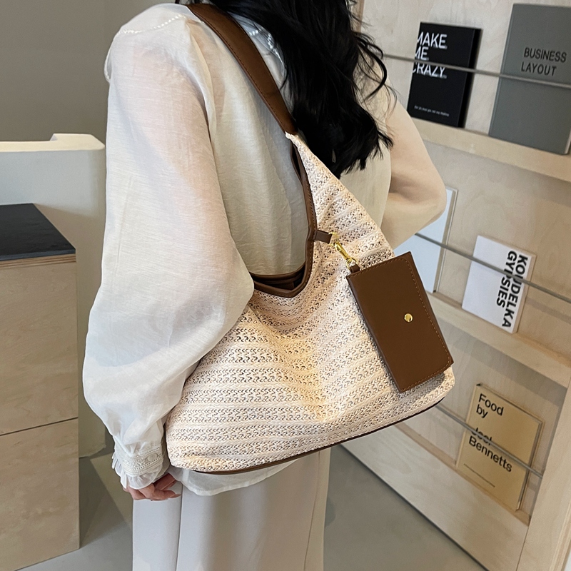 Women's Straw Solid Color Punk Beach Weave Sewing Thread Square Magnetic Buckle Shoulder Bag display picture 5