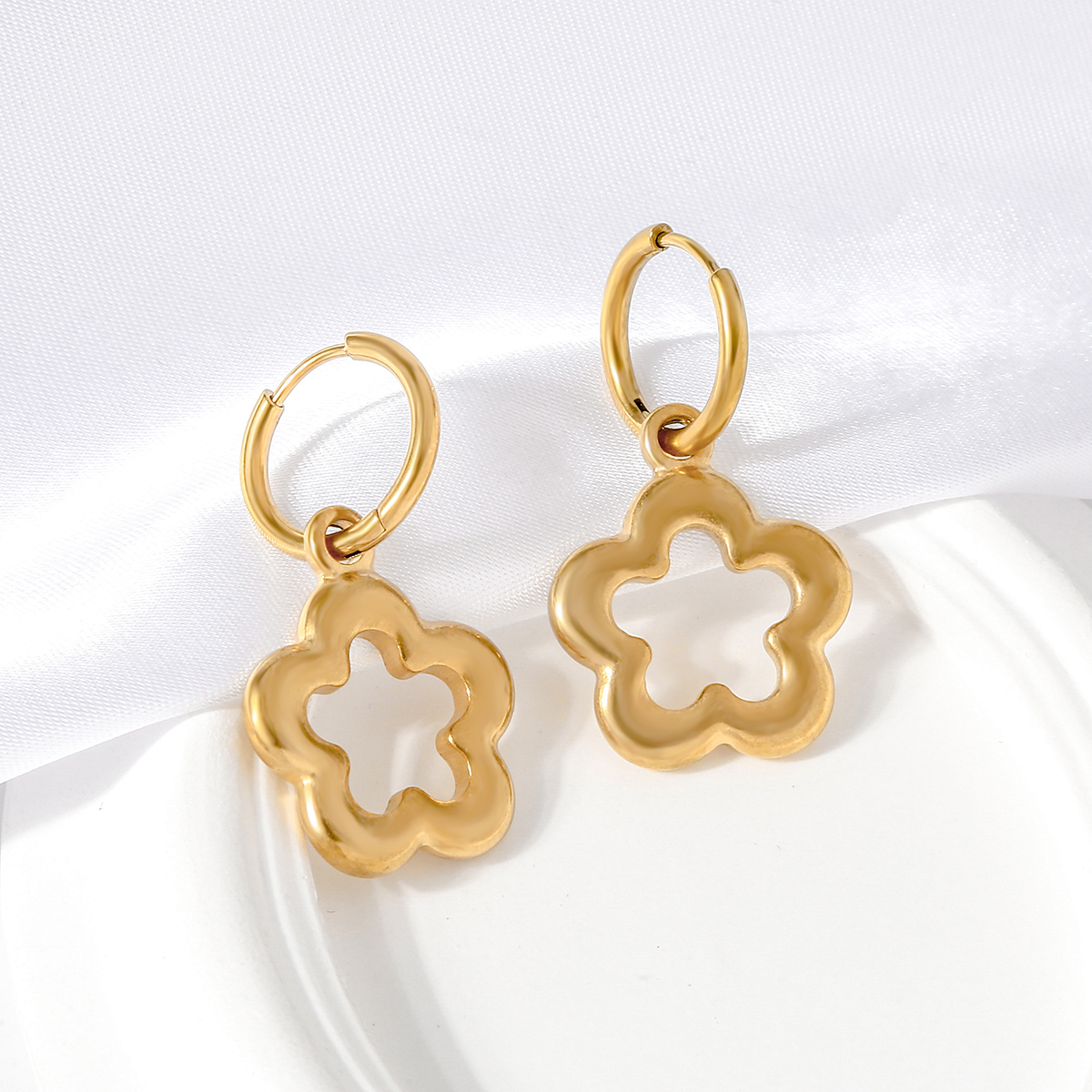 1 Pair Cute Sweet Flower Plating 304 Stainless Steel 18K Gold Plated Drop Earrings display picture 6