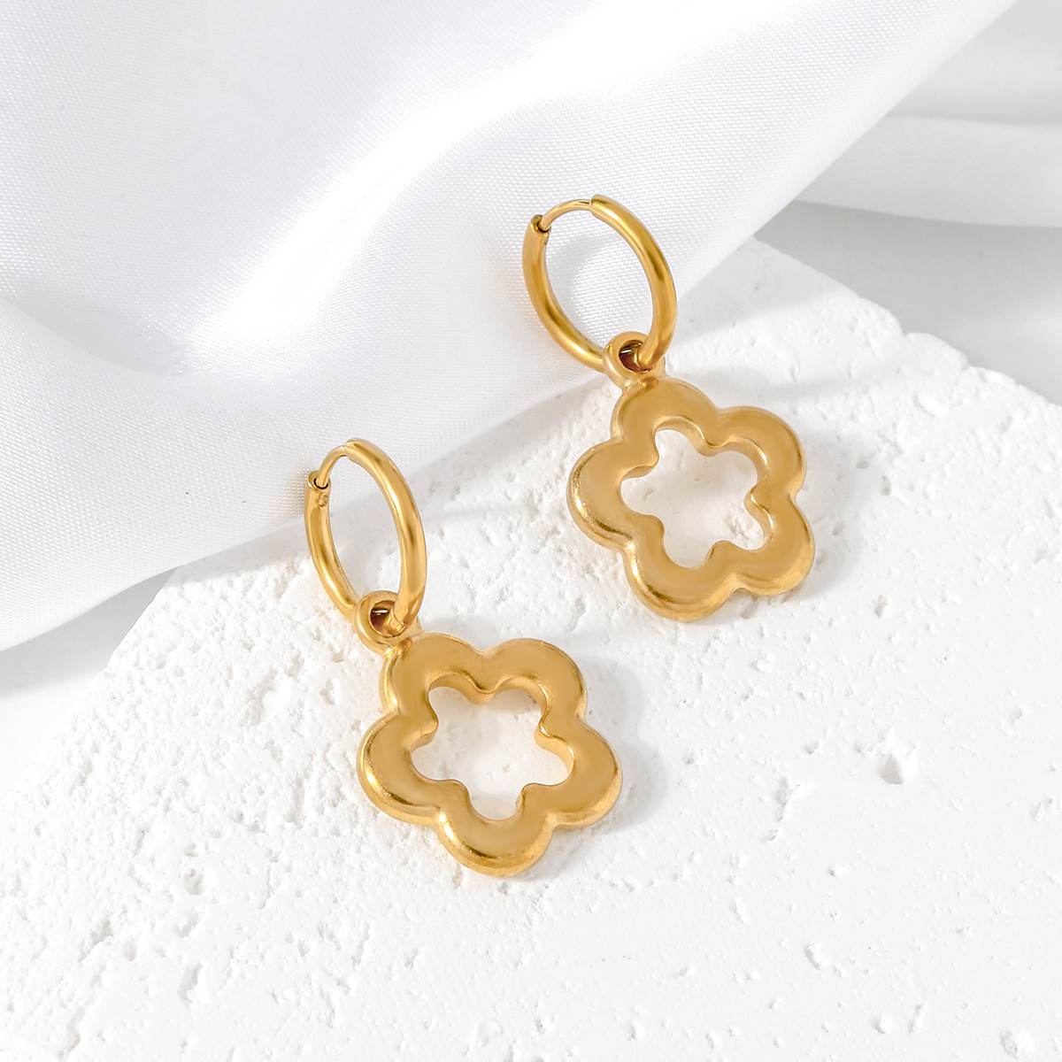 1 Pair Cute Sweet Flower Plating 304 Stainless Steel 18K Gold Plated Drop Earrings display picture 5