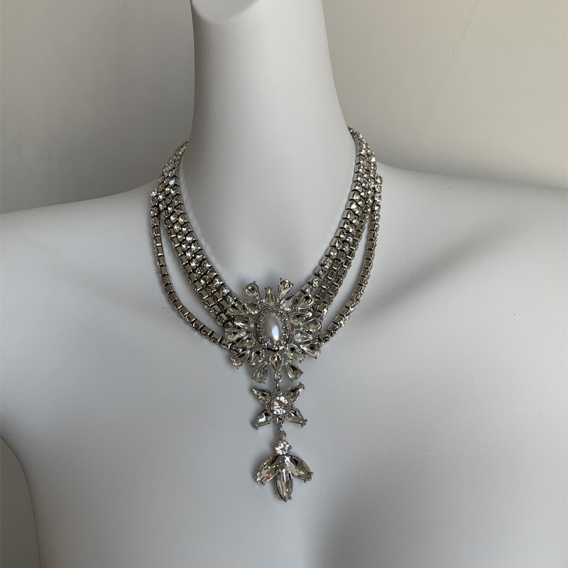 Kupfer Versilbert Glam Retro Luxuriös Inlay Blume Künstliche Perlen Strasssteine Geschichtete Halskette display picture 8