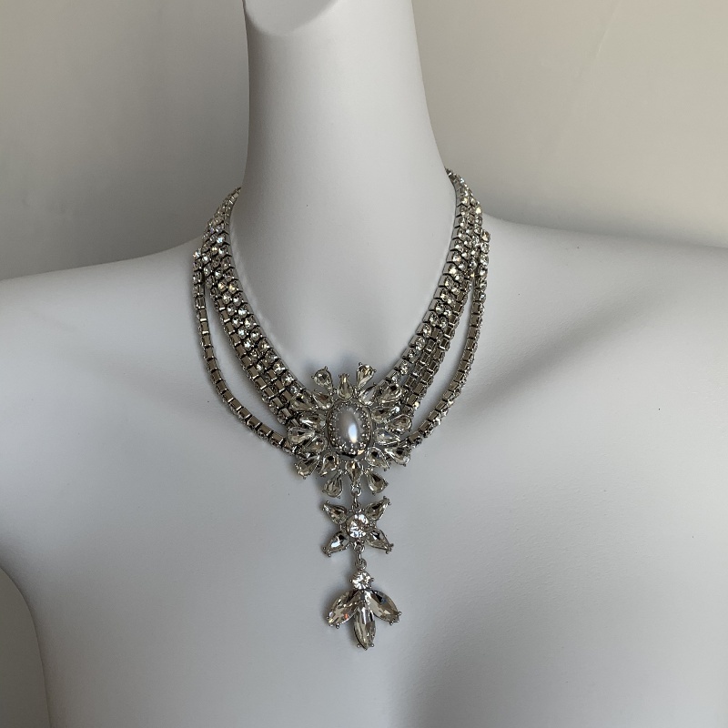 Kupfer Versilbert Glam Retro Luxuriös Inlay Blume Künstliche Perlen Strasssteine Geschichtete Halskette display picture 5