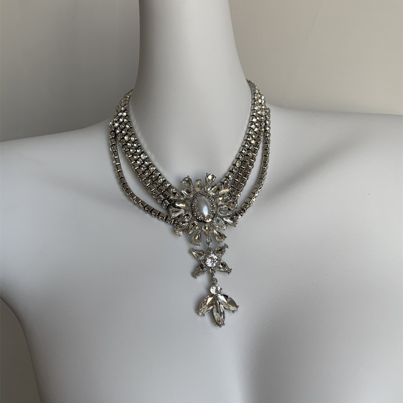 Kupfer Versilbert Glam Retro Luxuriös Inlay Blume Künstliche Perlen Strasssteine Geschichtete Halskette display picture 3
