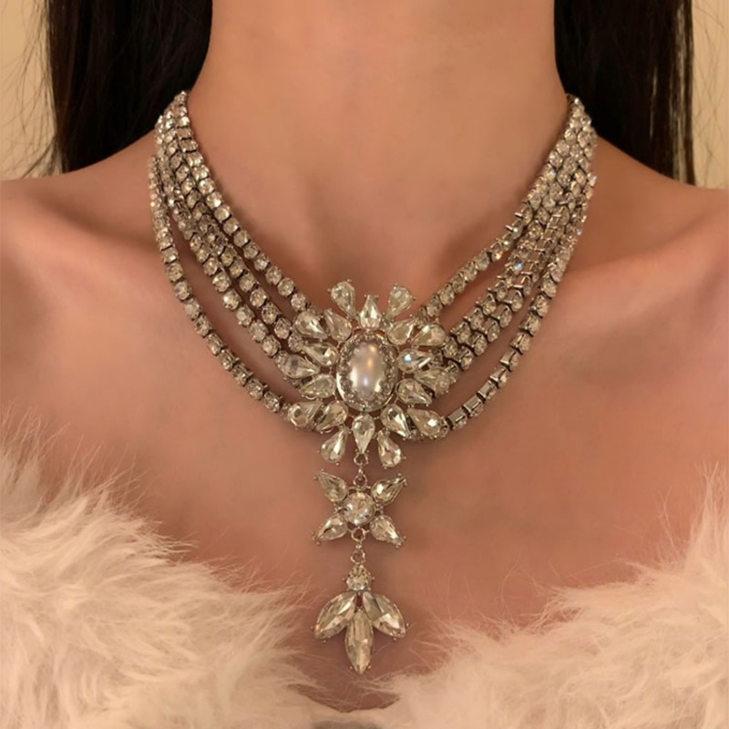 Kupfer Versilbert Glam Retro Luxuriös Inlay Blume Künstliche Perlen Strasssteine Geschichtete Halskette display picture 1