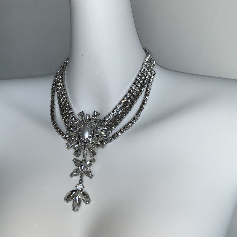 Kupfer Versilbert Glam Retro Luxuriös Inlay Blume Künstliche Perlen Strasssteine Geschichtete Halskette display picture 4