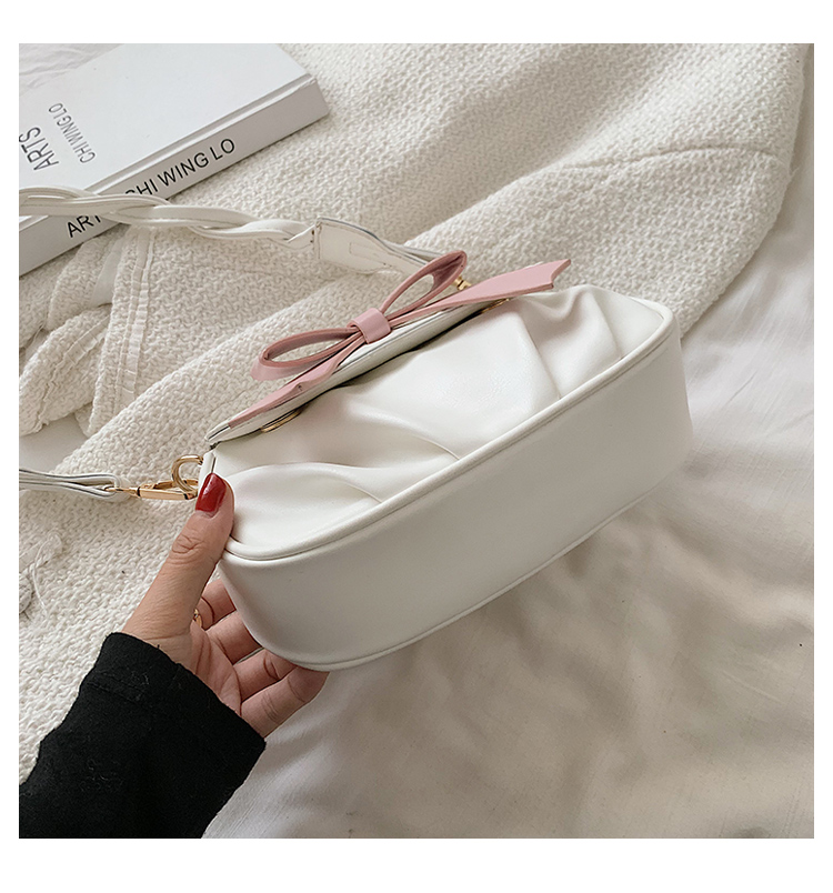 Women's Pu Leather Solid Color Classic Style Sewing Thread Magnetic Buckle Shoulder Bag display picture 6