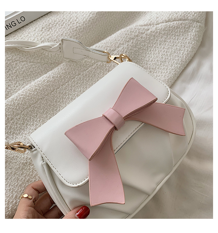 Women's Pu Leather Solid Color Classic Style Sewing Thread Magnetic Buckle Shoulder Bag display picture 1
