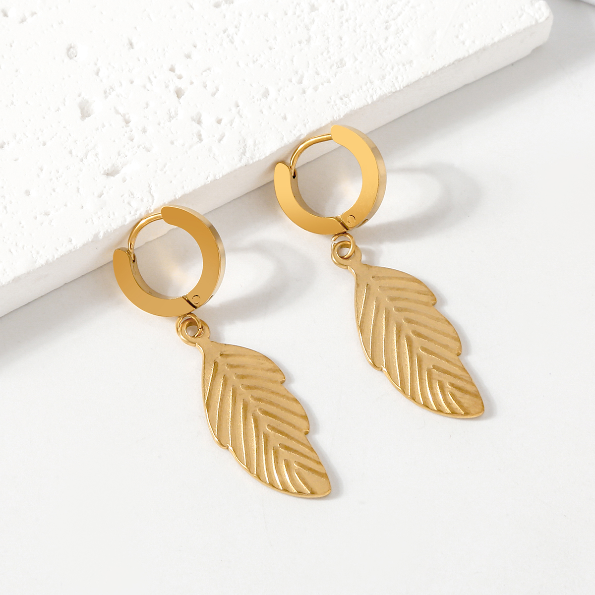 1 Pair Simple Style Commute Leaf Leaves Plating 304 Stainless Steel 18K Gold Plated Drop Earrings display picture 5