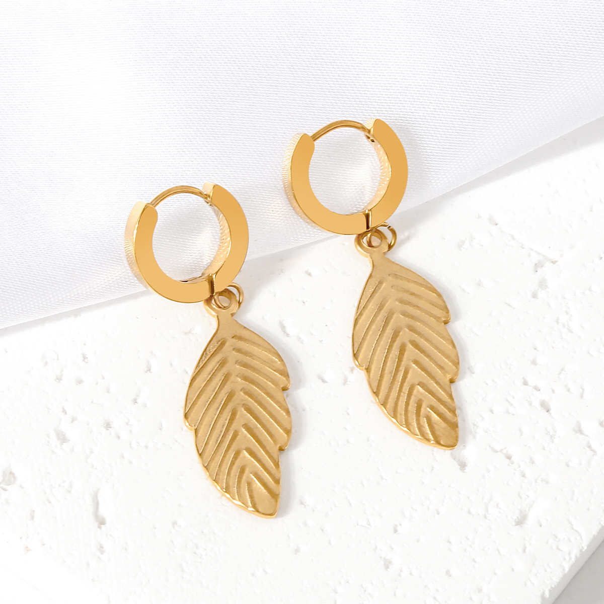 1 Pair Simple Style Commute Leaf Leaves Plating 304 Stainless Steel 18K Gold Plated Drop Earrings display picture 6