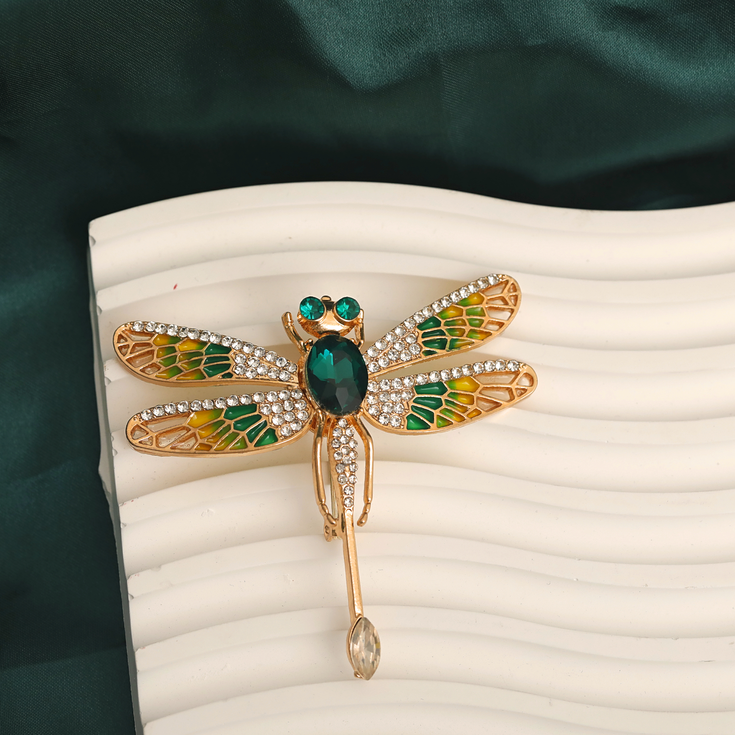 Elegant Simple Style Bee Dragonfly Alloy Plating Inlay Rhinestones Pearl Women's Brooches 1 Piece display picture 7