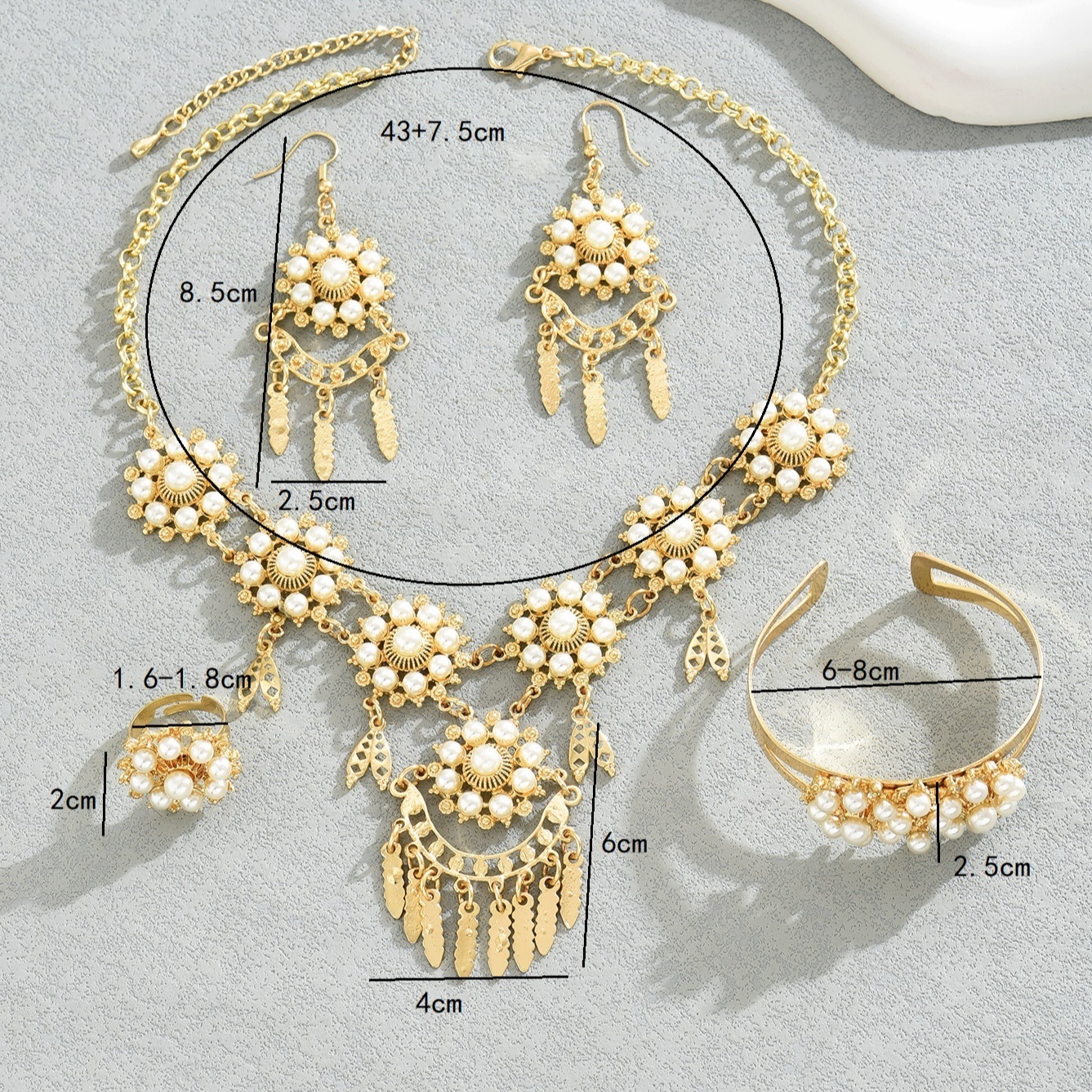 Estilo Simple Estilo Clásico Color Sólido Aleación Embutido Perlas Artificiales Chapados en oro de 18k Mujeres Conjunto De Joyas display picture 3