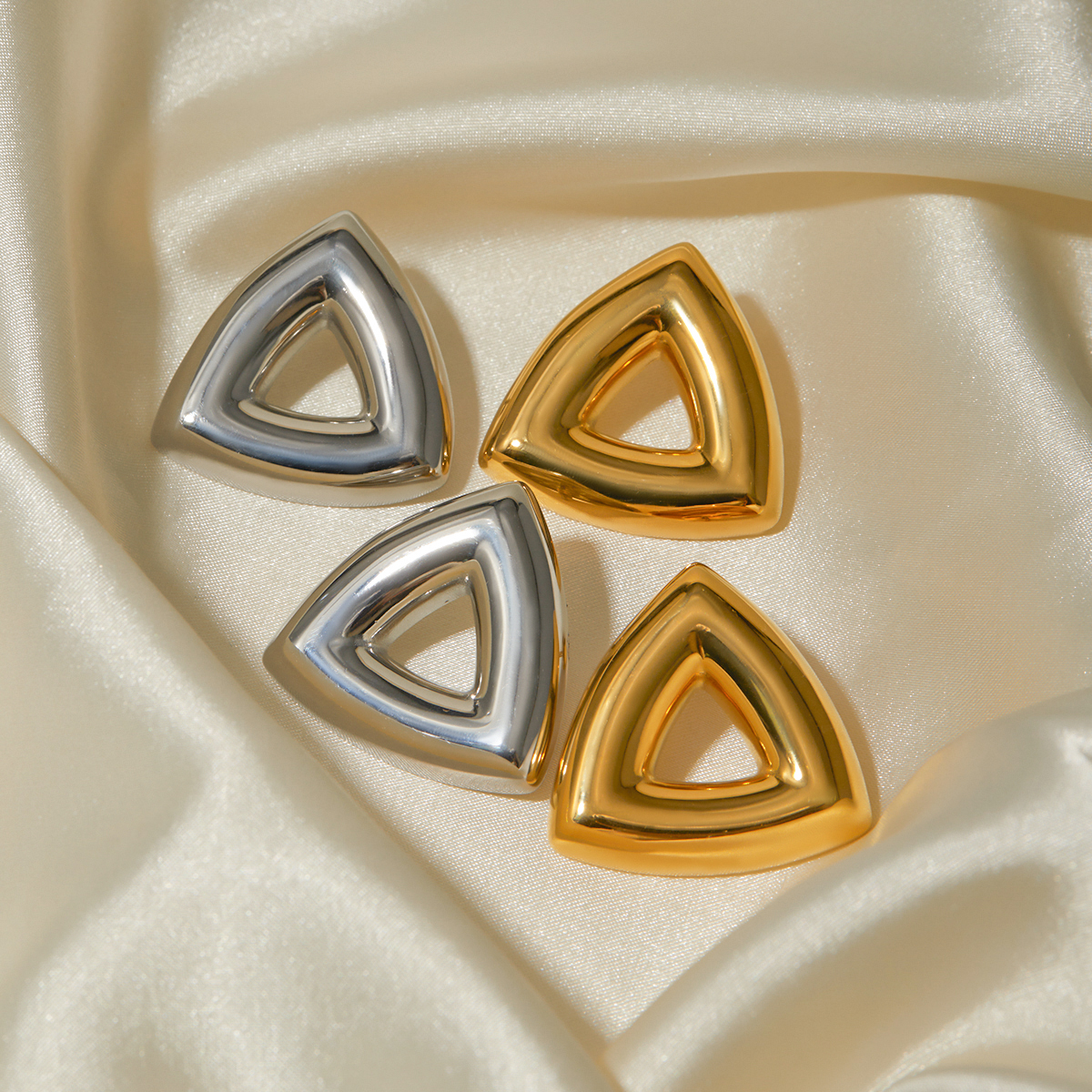 1 Pair Simple Style Classic Style Solid Color Plating 316 Stainless Steel  18K Gold Plated Ear Studs display picture 4